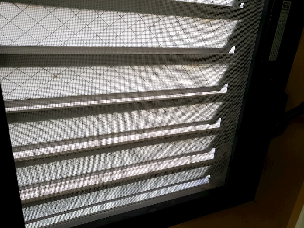 ポリカ中空ボードでルーバー窓を二重窓diy マンション防寒対策 Fix窓 はめ殺し窓編 アダログ