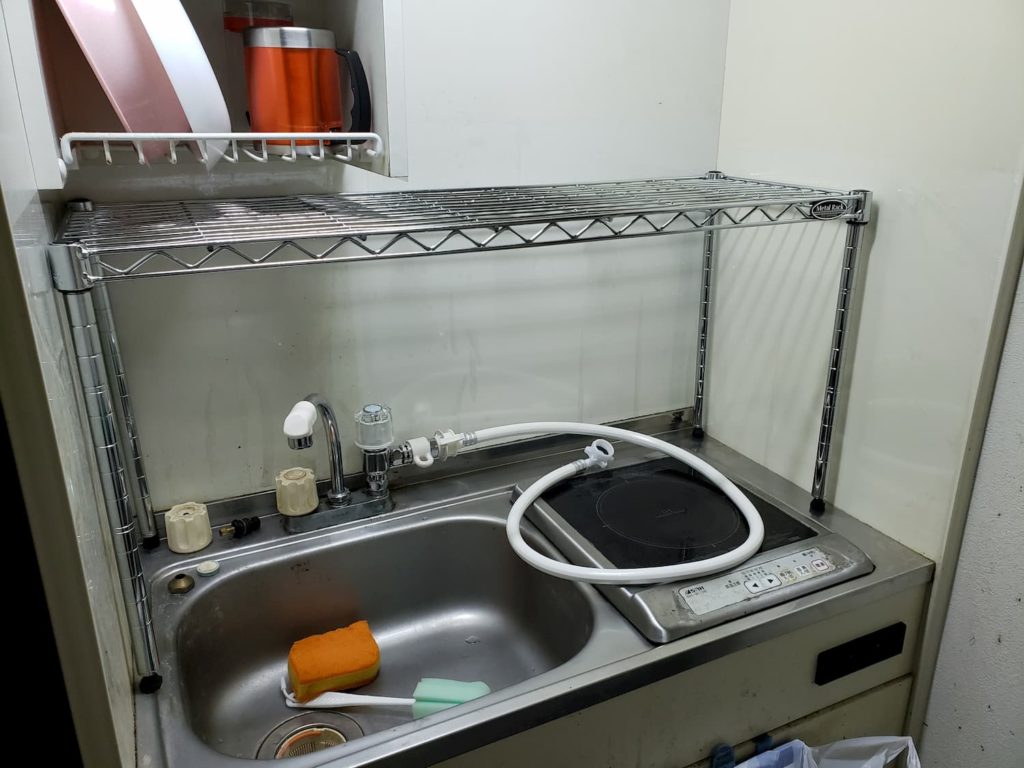 ミニキッチンにプチ食洗機を設置(メタルラックの設置)