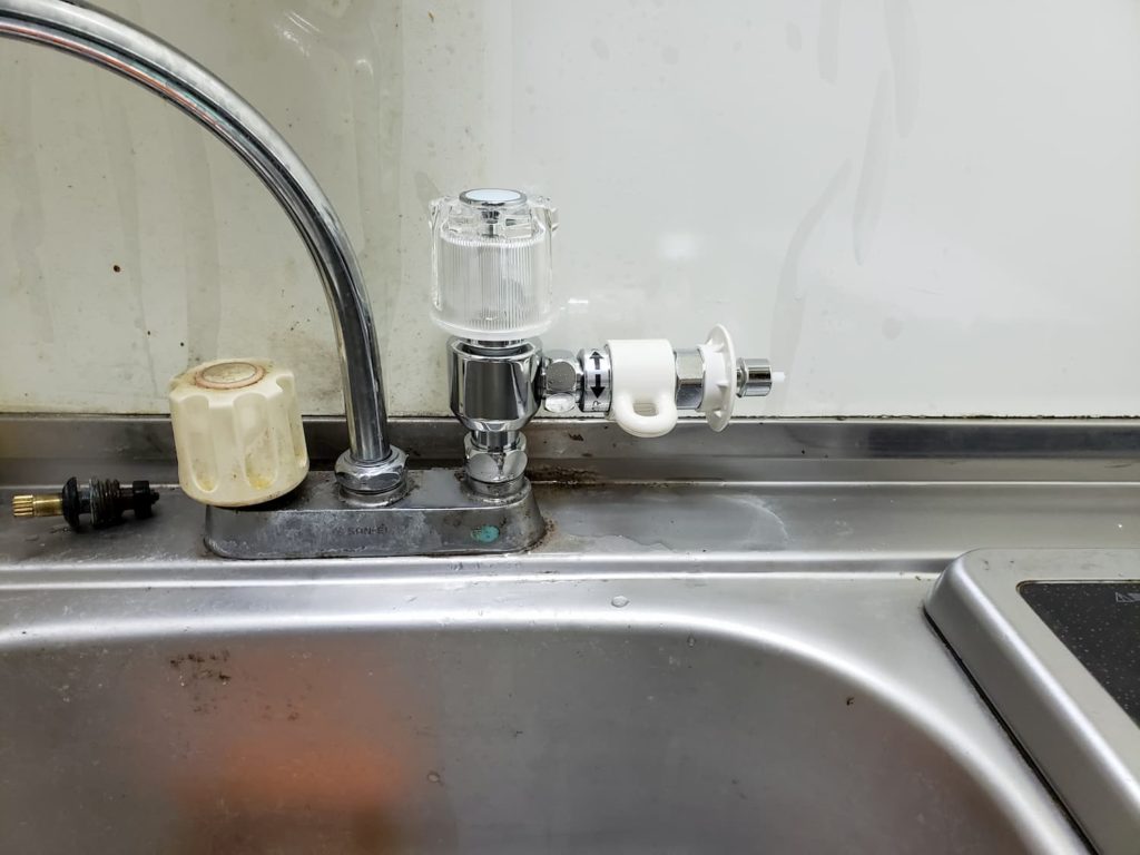 ミニキッチンにプチ食洗機を設置(分岐水栓の取り付け)