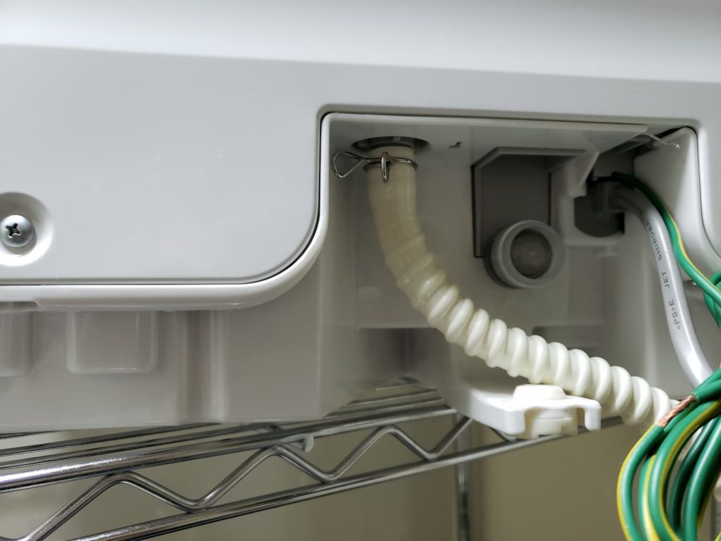 ミニキッチンにプチ食洗機を設置(排水ホースの接続)